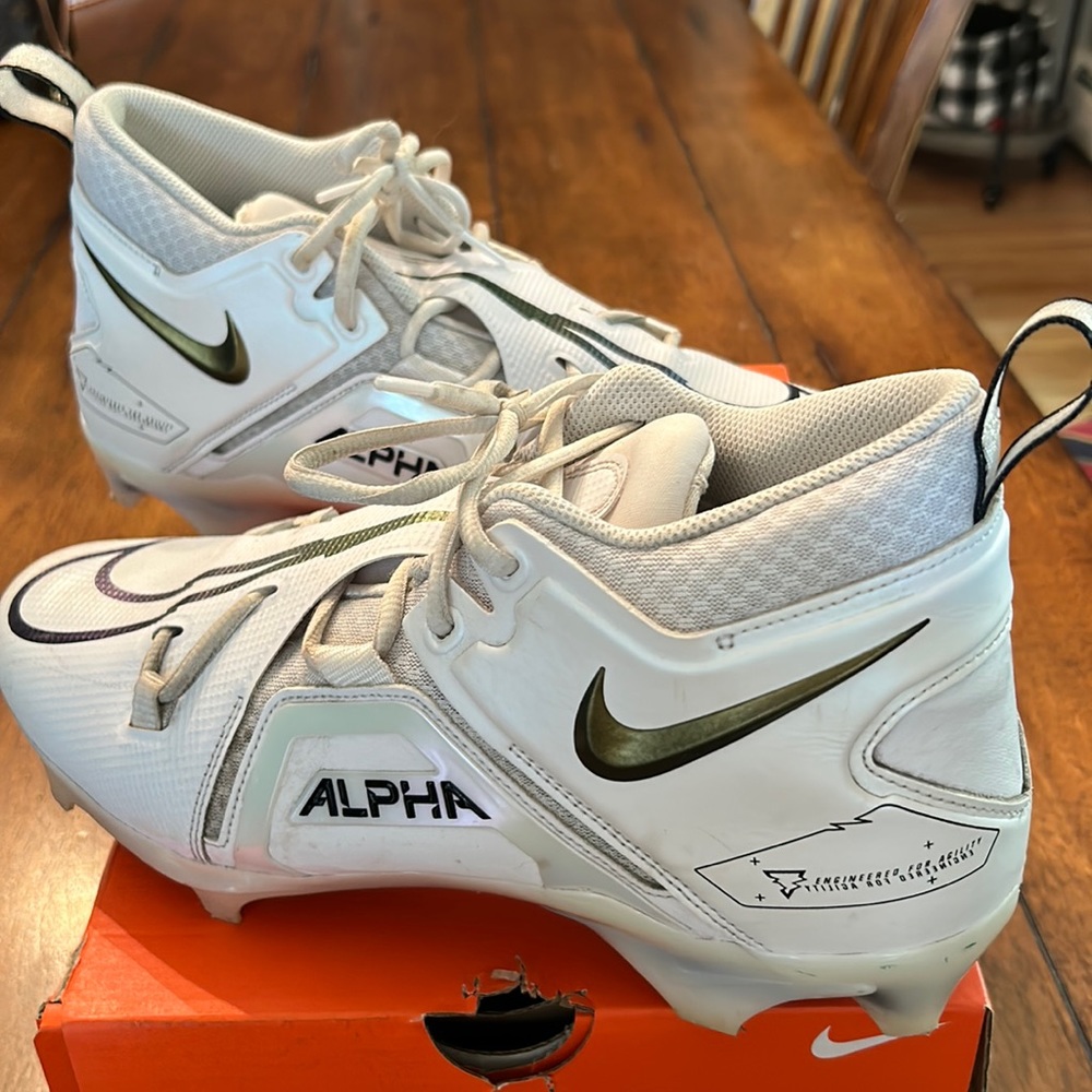 Nike alpha menace pro 3